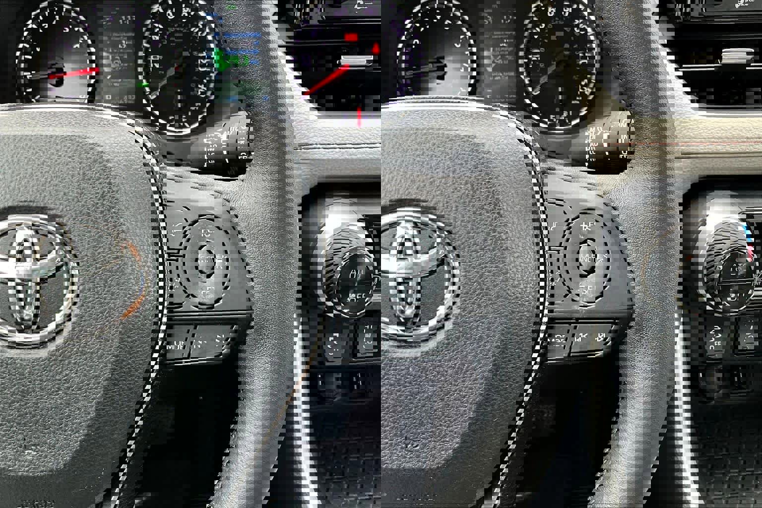 Used 2021 Toyota RAV4 XLE Premium AWD/4WD image 25