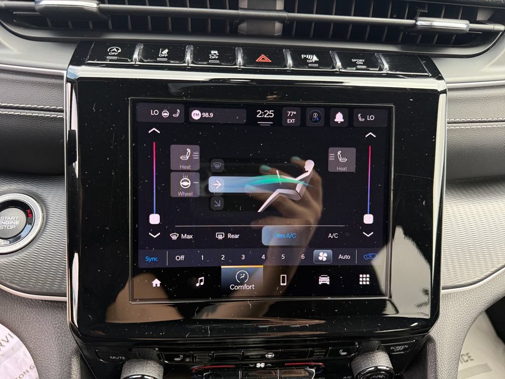 Used 2023 Jeep Grand Cherokee Altitude AWD/4WD image 28