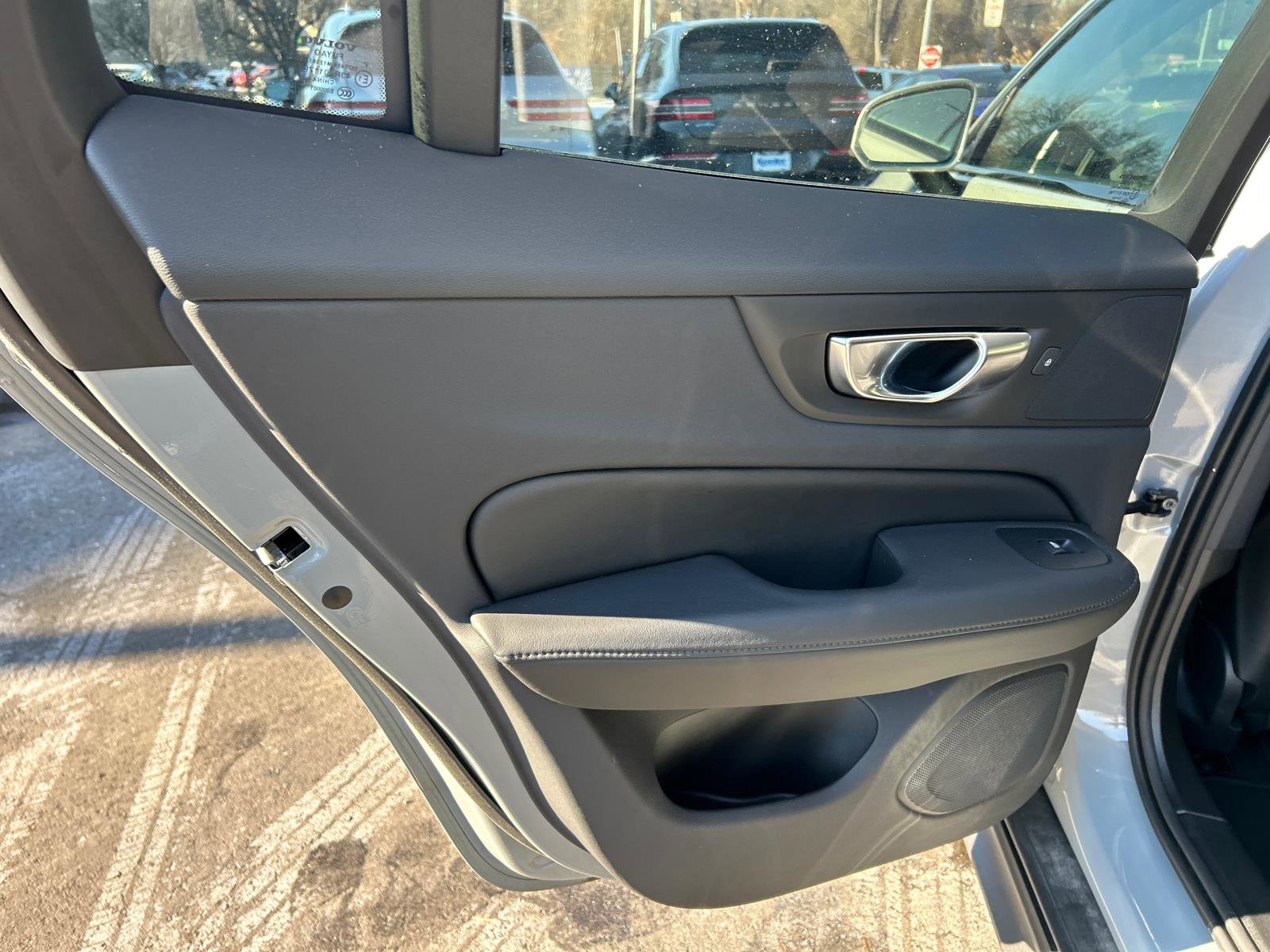 Used 2025 Volvo V60 B5 Cross Country Plus image 20