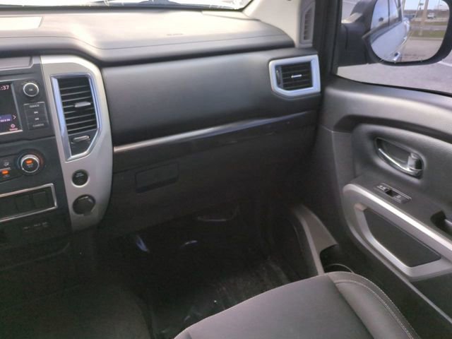 Used 2019 Nissan Titan SV image 17