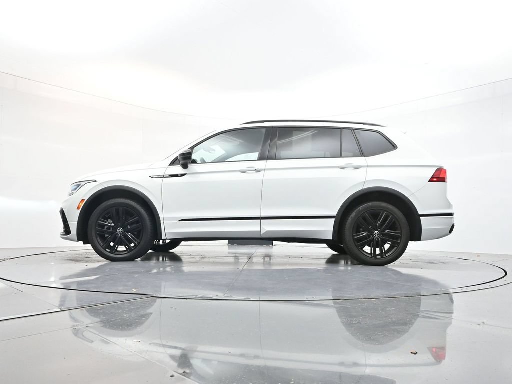 Used 2022 Volkswagen Tiguan SE R-Line FWD image 29