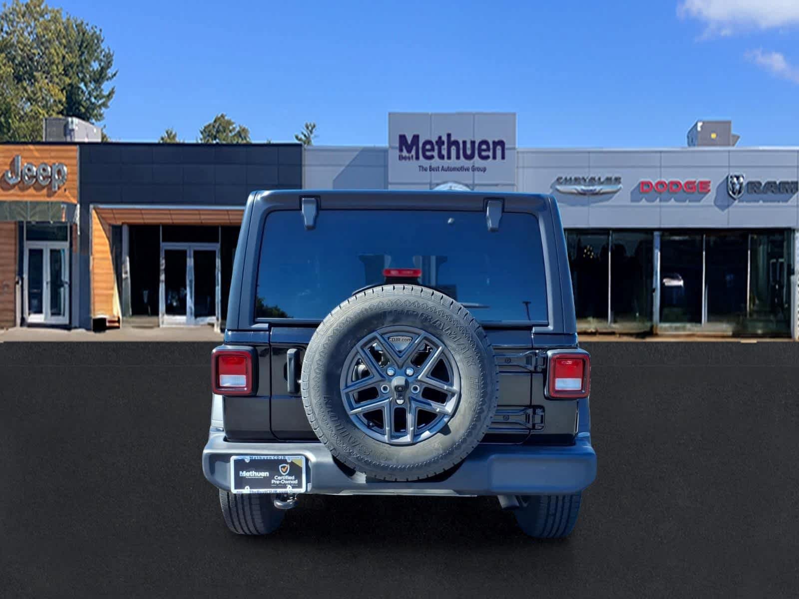 Used 2024 Jeep Wrangler Unlimited Sport AWD/4WD image 5