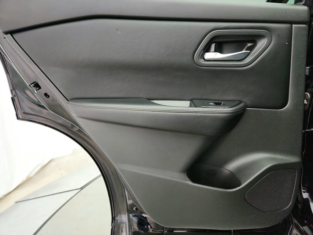 Used 2025 Nissan Rogue SV image 24