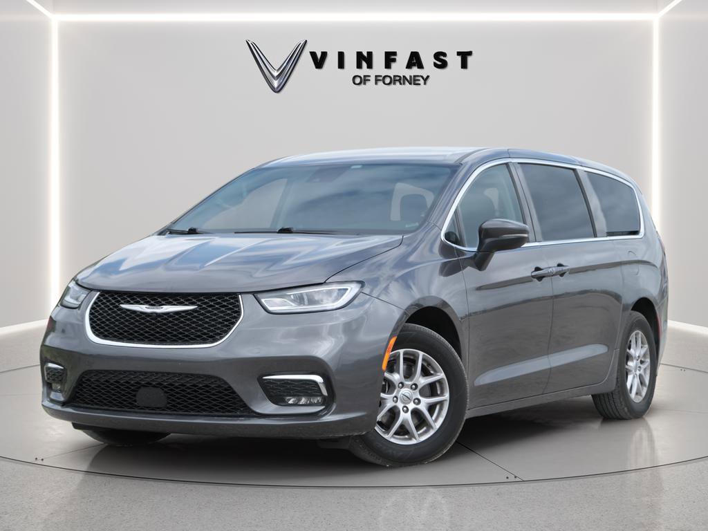 Used 2023 Chrysler Pacifica Touring-L FWD image 4