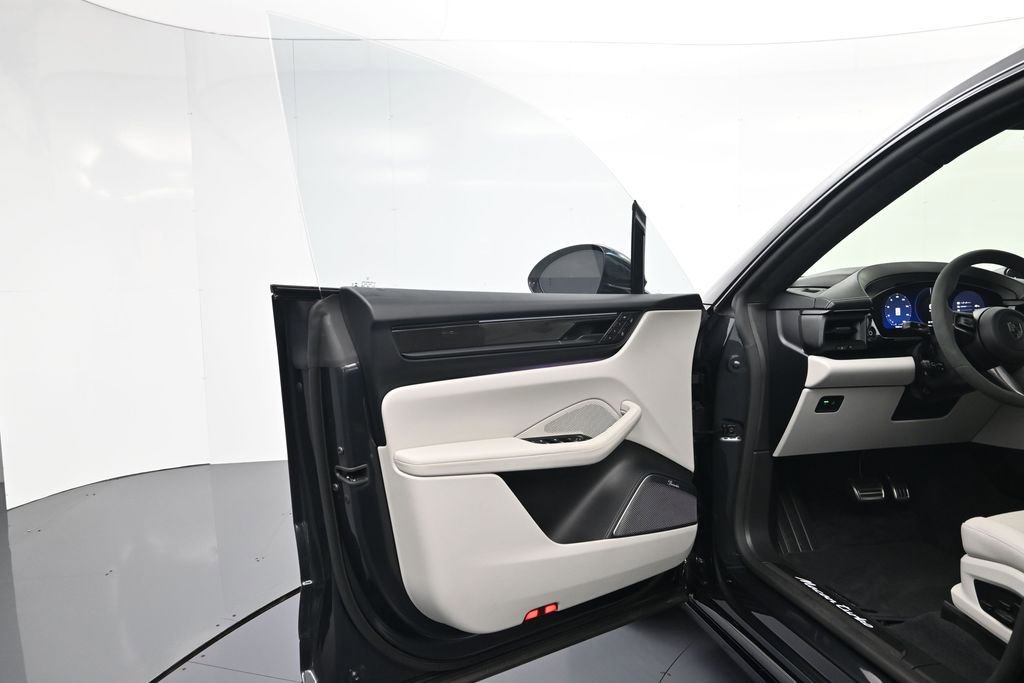 Certified 2024 Porsche Macan Turbo Electric AWD/4WD image 16