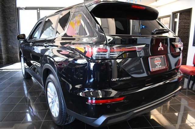 New 2026 Mitsubishi Outlander ES AWD/4WD image 6