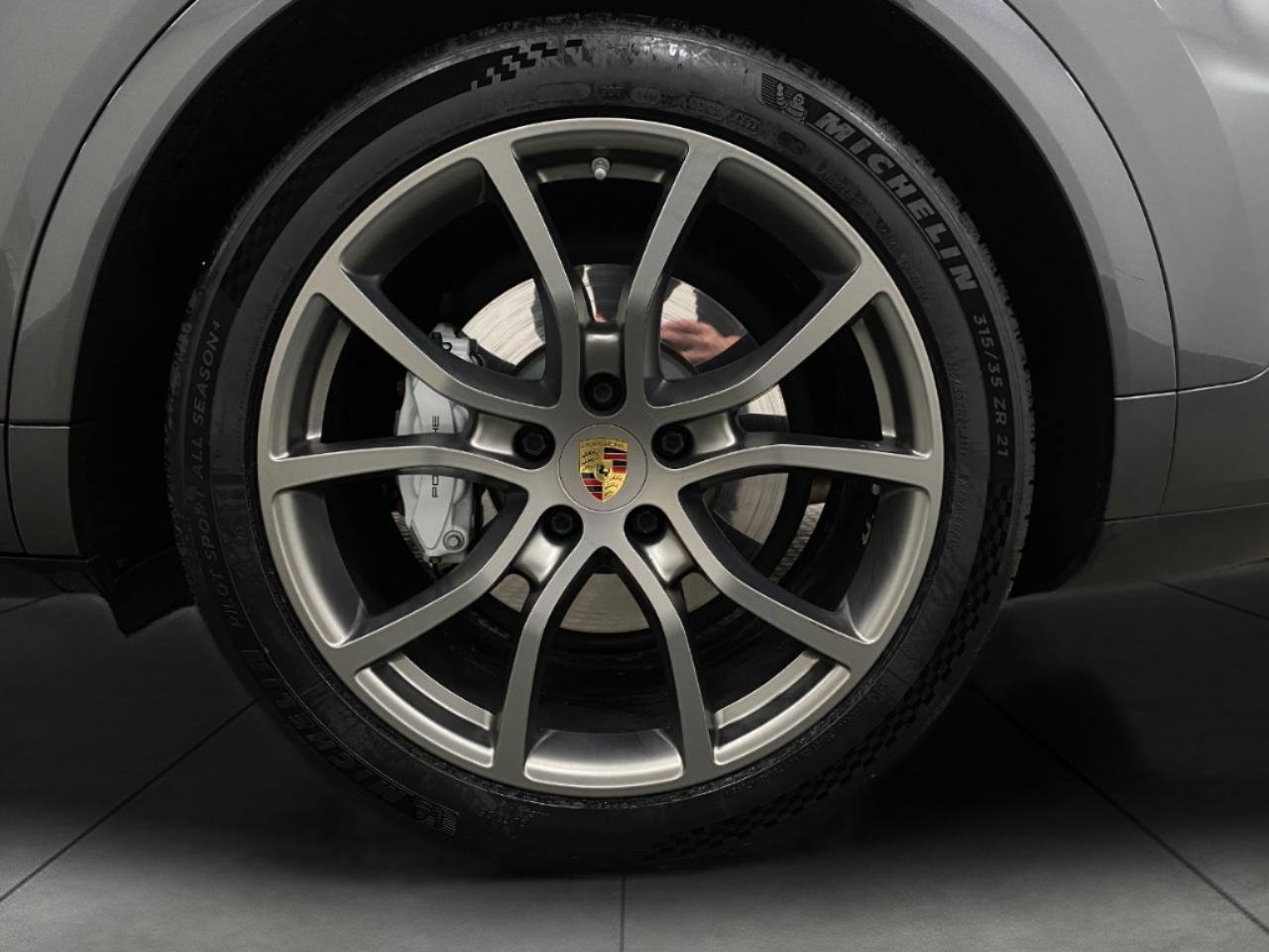 Used 2019 Porsche Cayenne Turbo image 17