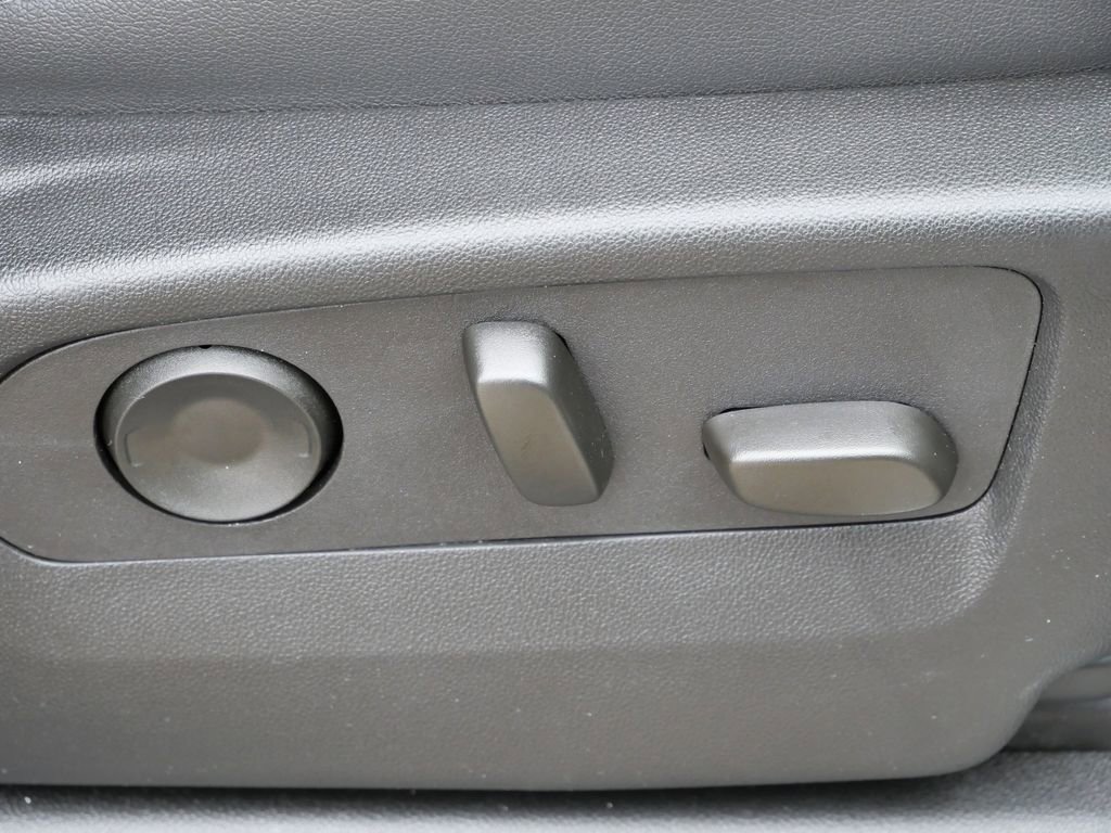 Used 2025 Chevrolet Suburban Z71 image 16