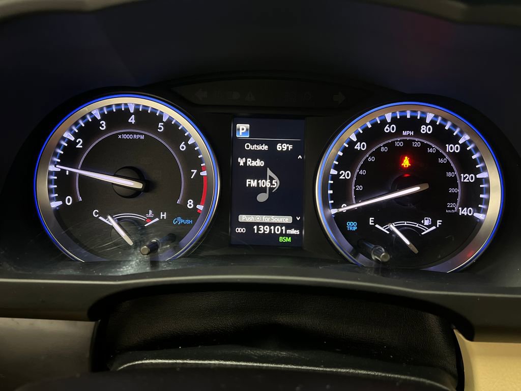 Used 2019 Toyota Highlander XLE FWD image 19