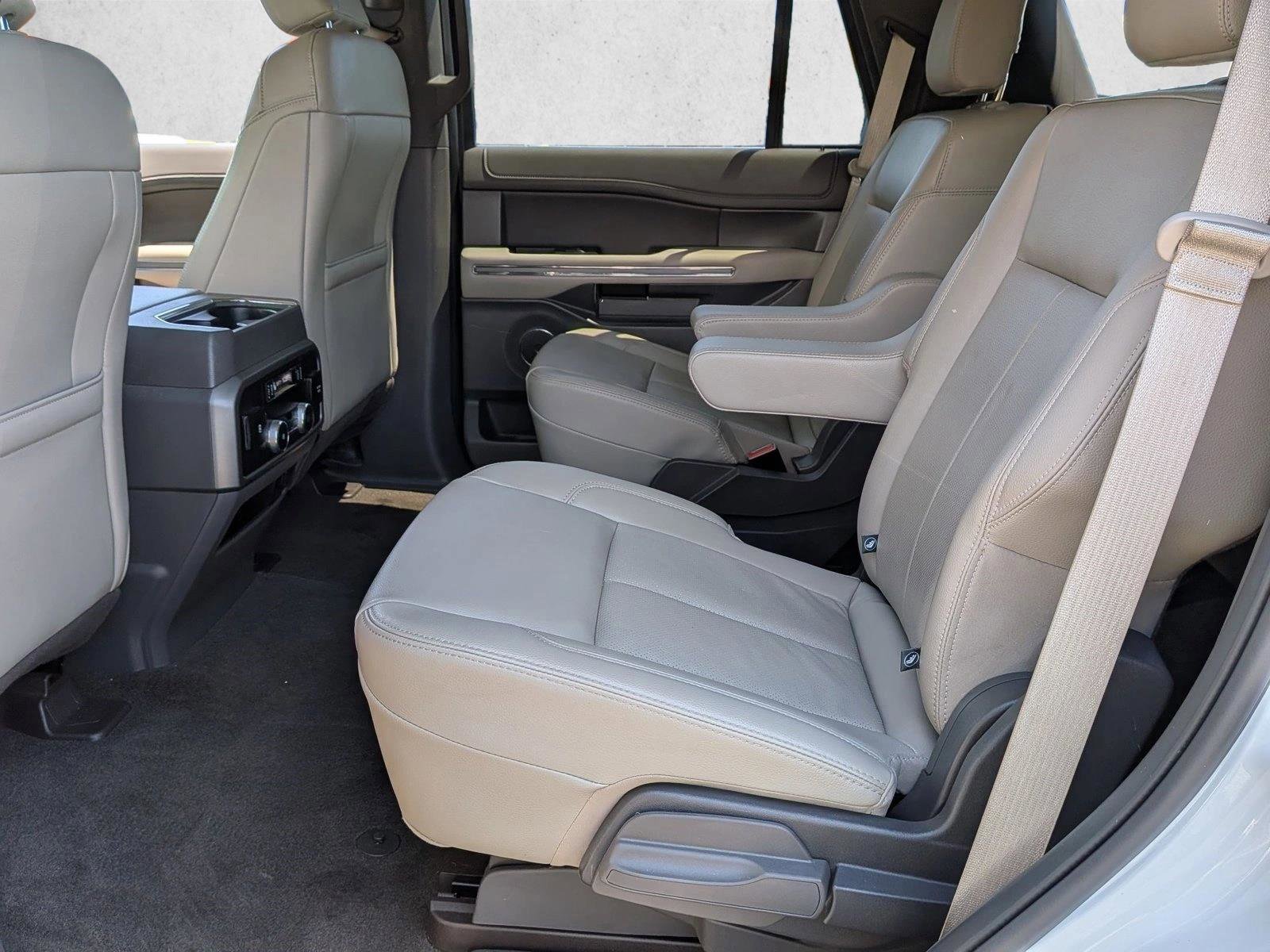 Used 2020 Ford Expedition XLT w/ Equipment Group 202A AWD/4WD image 20