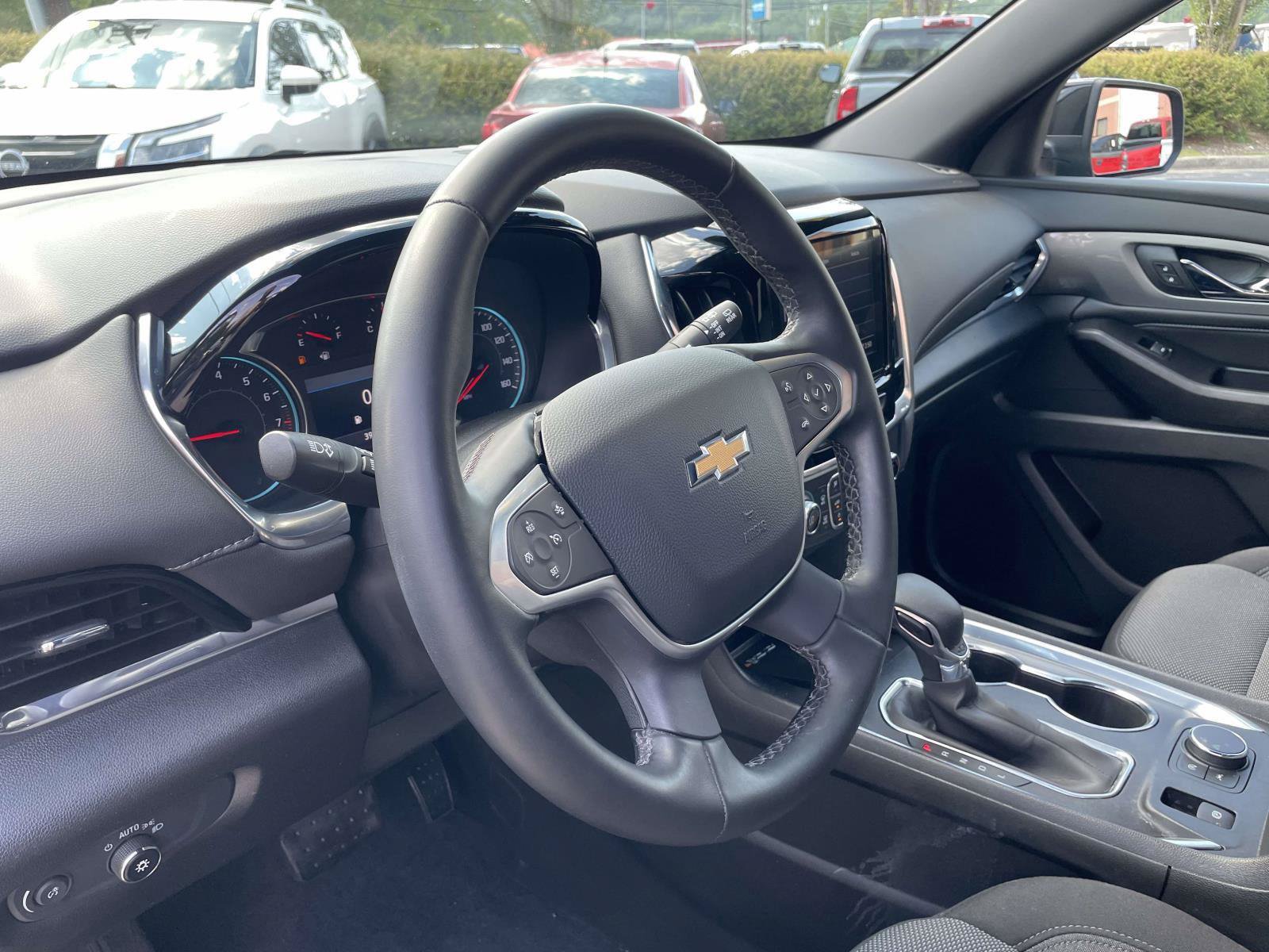 Used 2023 Chevrolet Traverse LT FWD image 7