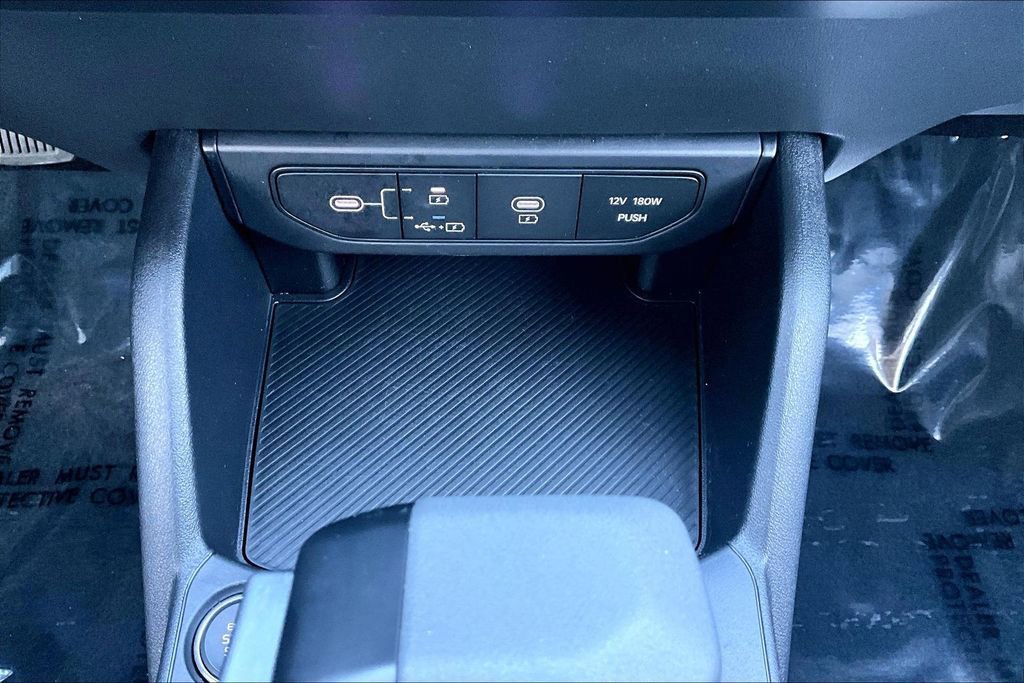 Used 2025 Kia K4 LXS image 32