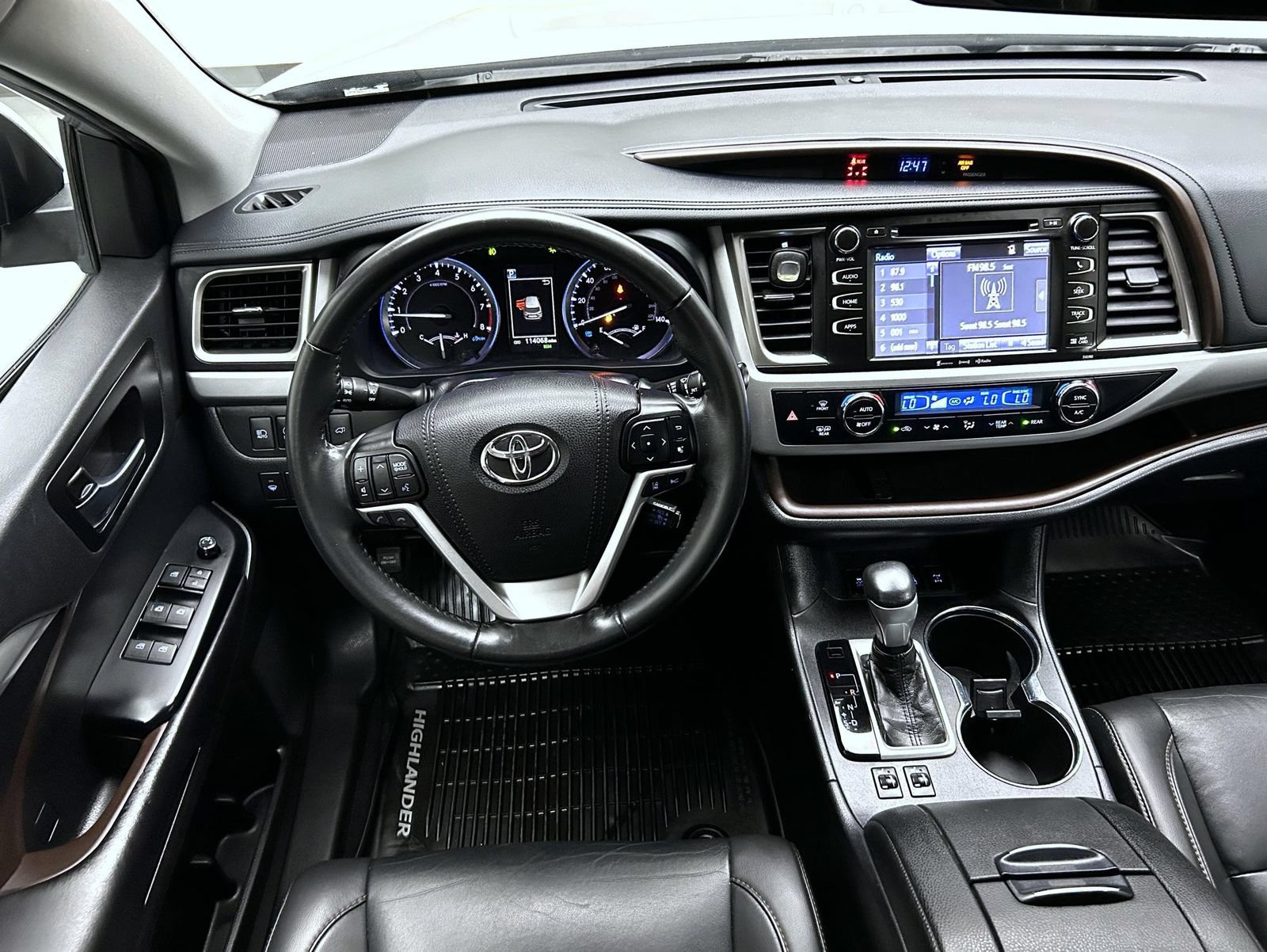 Used 2019 Toyota Highlander XLE AWD/4WD image 14
