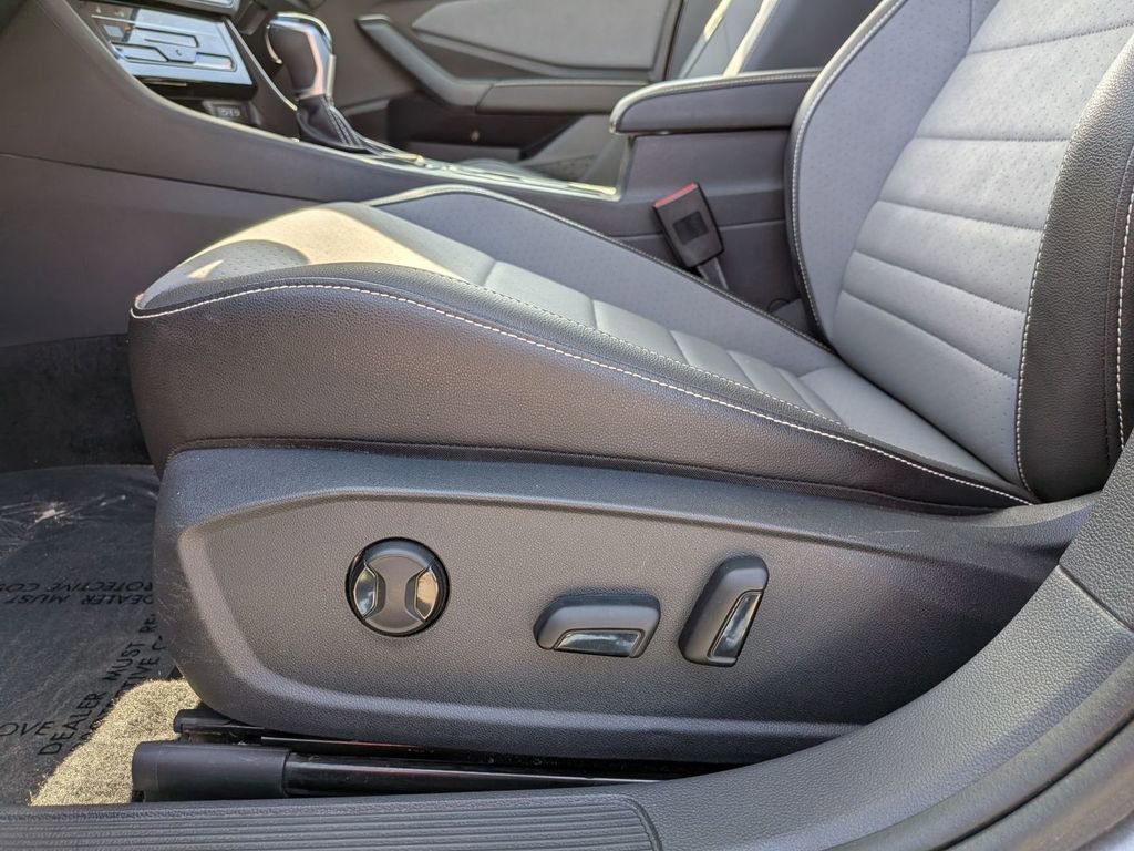 Used 2025 Volkswagen Jetta SE image 17