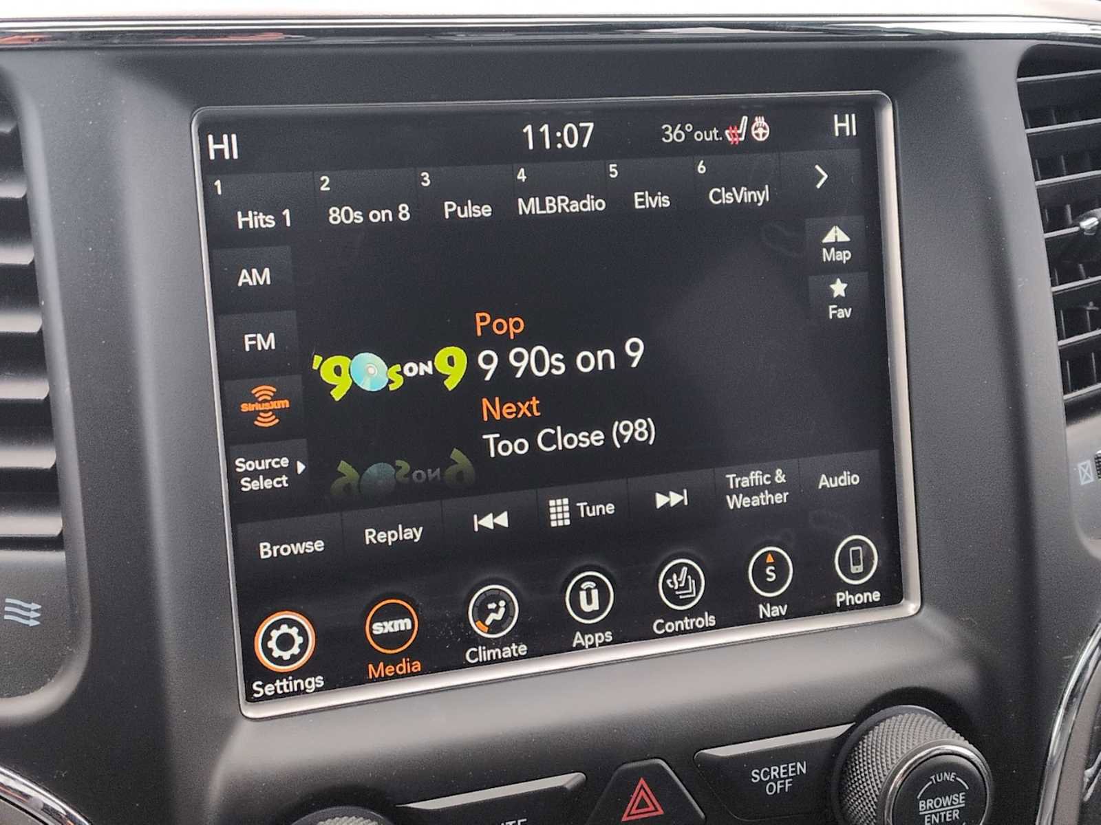 Used 2018 Jeep Grand Cherokee Limited image 25