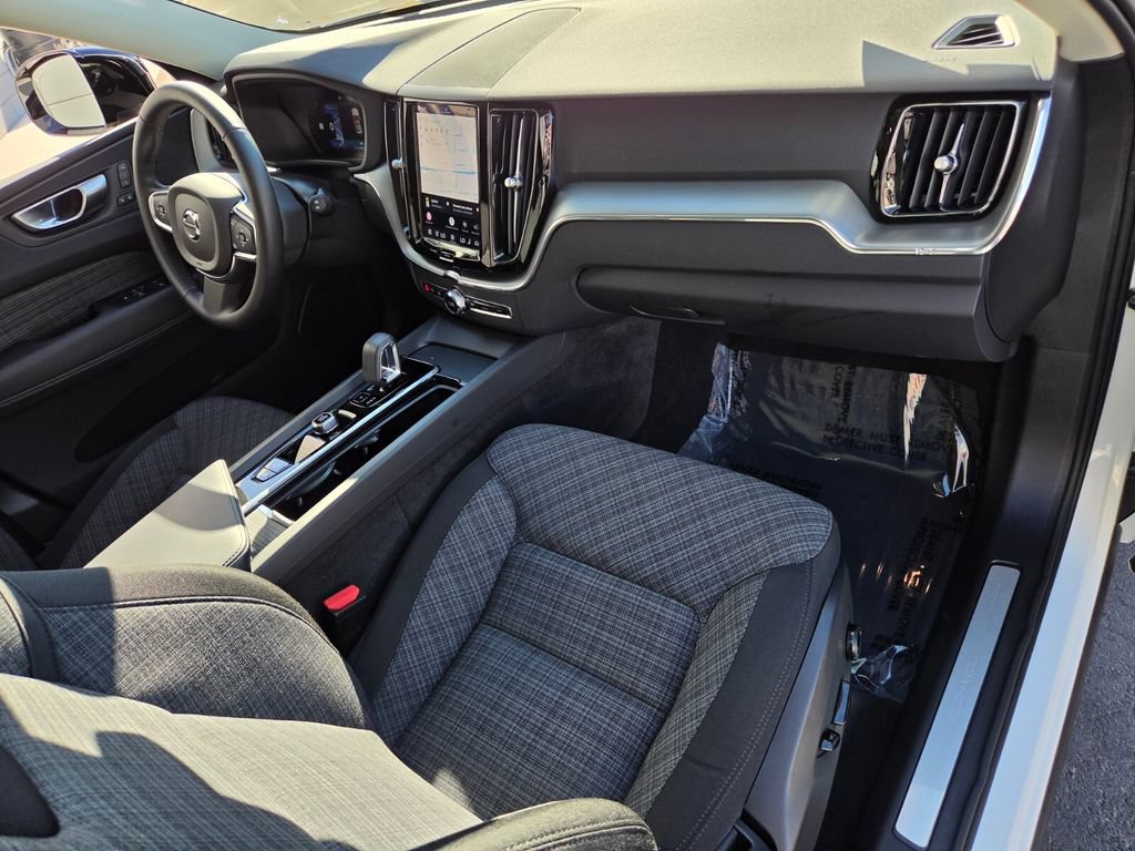 Certified 2024 Volvo XC60 T8 Core AWD/4WD image 23