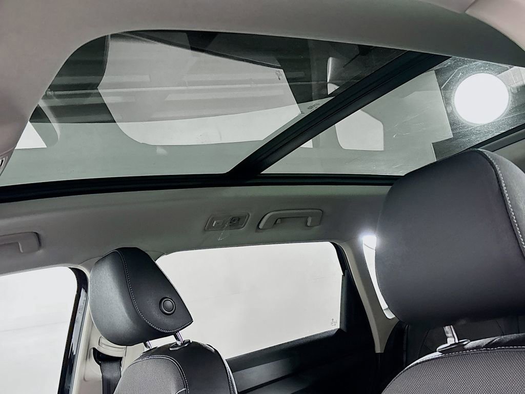 New 2025 Volkswagen Taos SE image 18