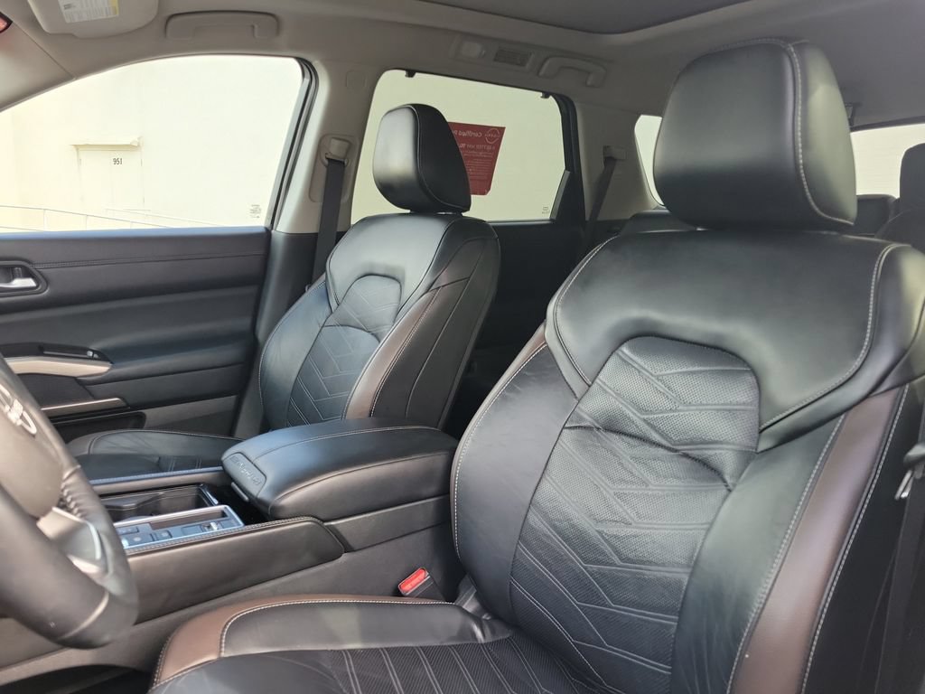 Certified 2023 Nissan Pathfinder Platinum w/ Lighting Package (N93) FWD image 27