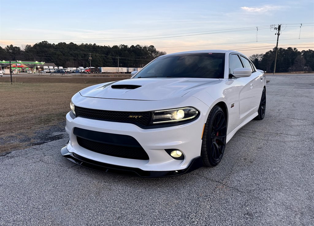 Used 2016 Dodge Charger SRT image 1