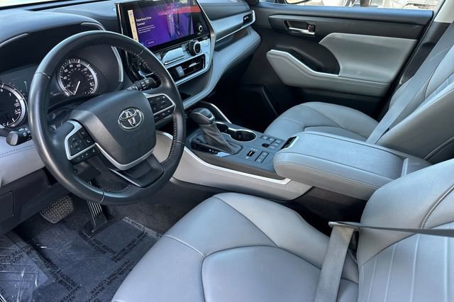 Certified 2023 Toyota Highlander XLE image 16
