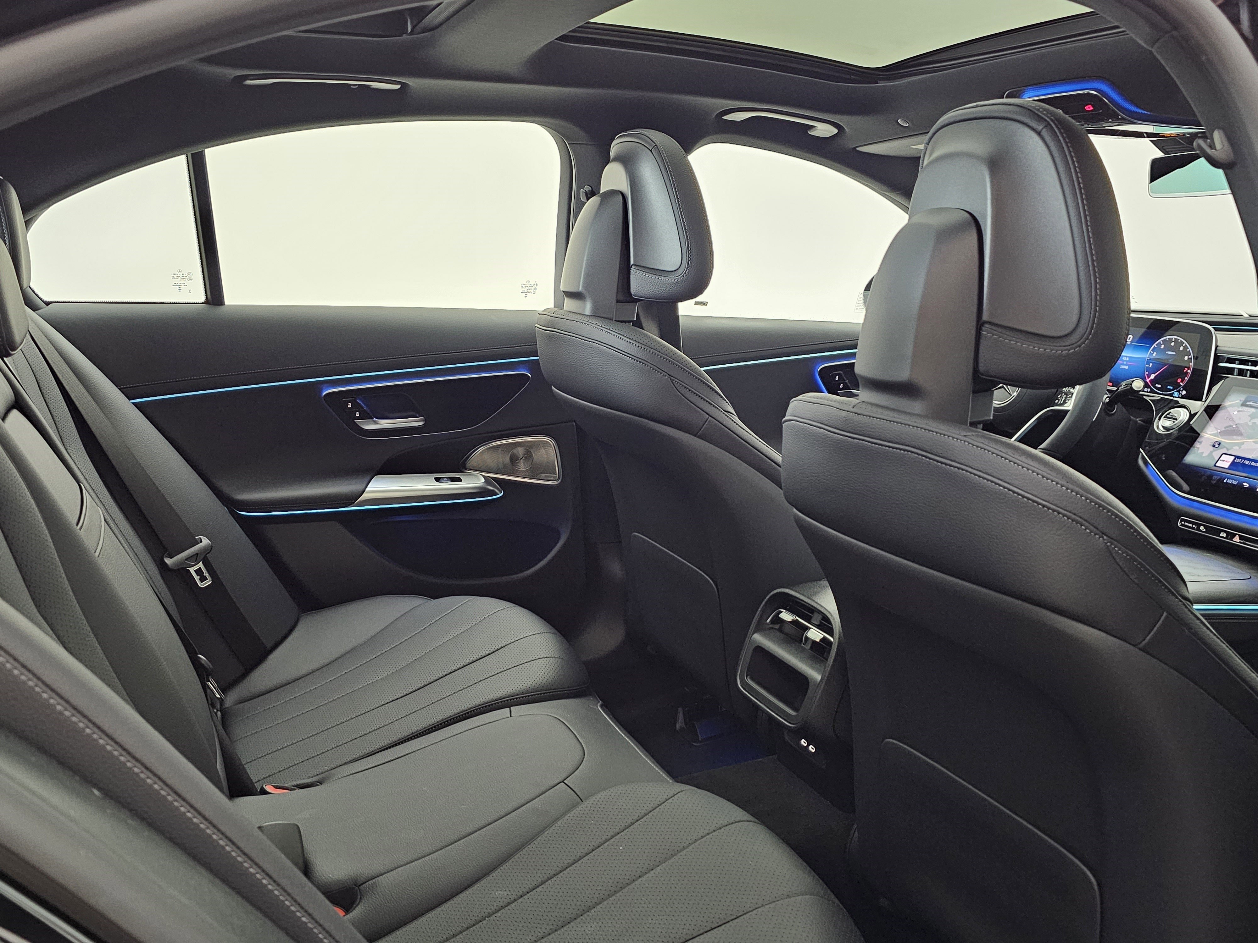 Used 2024 Mercedes-Benz E 350 4MATIC Sedan image 23