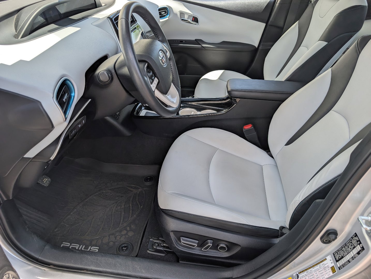 Used 2017 Toyota Prius Four FWD image 10