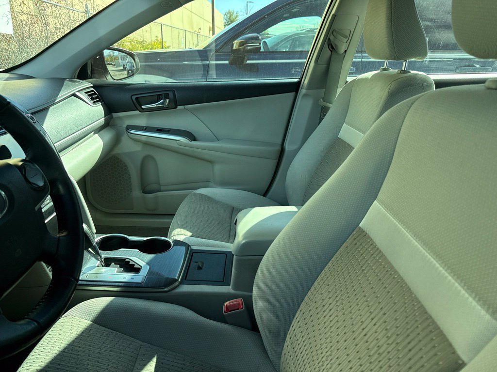 Used 2014 Toyota Camry XLE w/ Protection Package FWD image 3