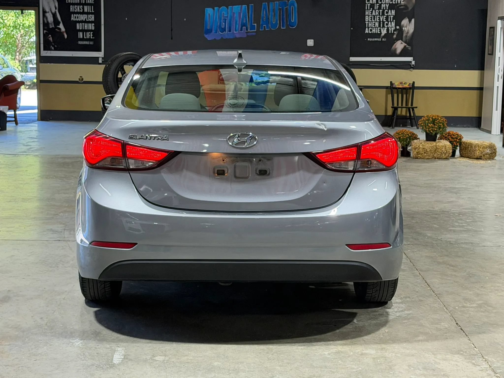 Used 2015 Hyundai Elantra SE FWD image 6
