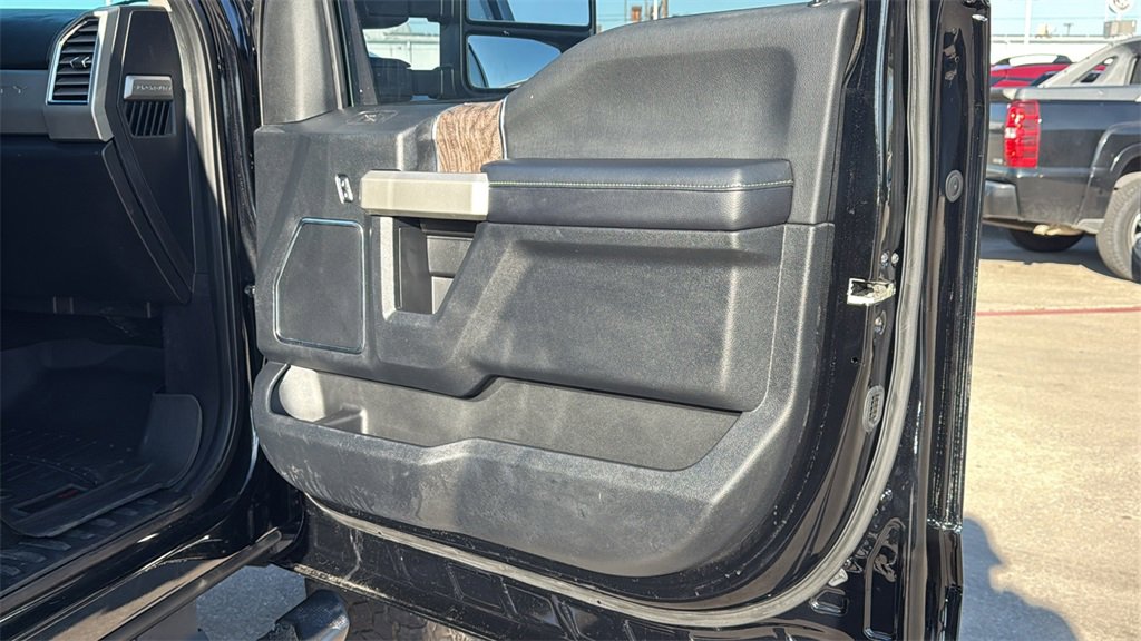 Used 2017 Ford F250 Lariat w/ FX4 Off-Road Package image 31