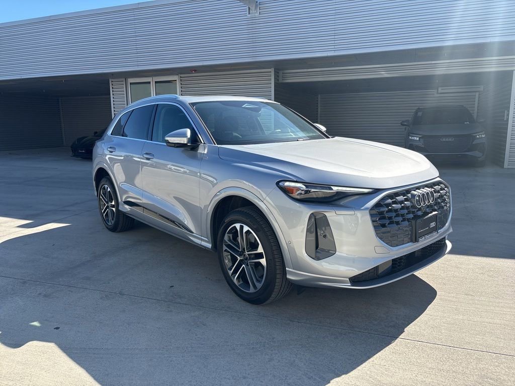 Used 2025 Audi Q5 Premium Plus w/ Premium Plus image 3