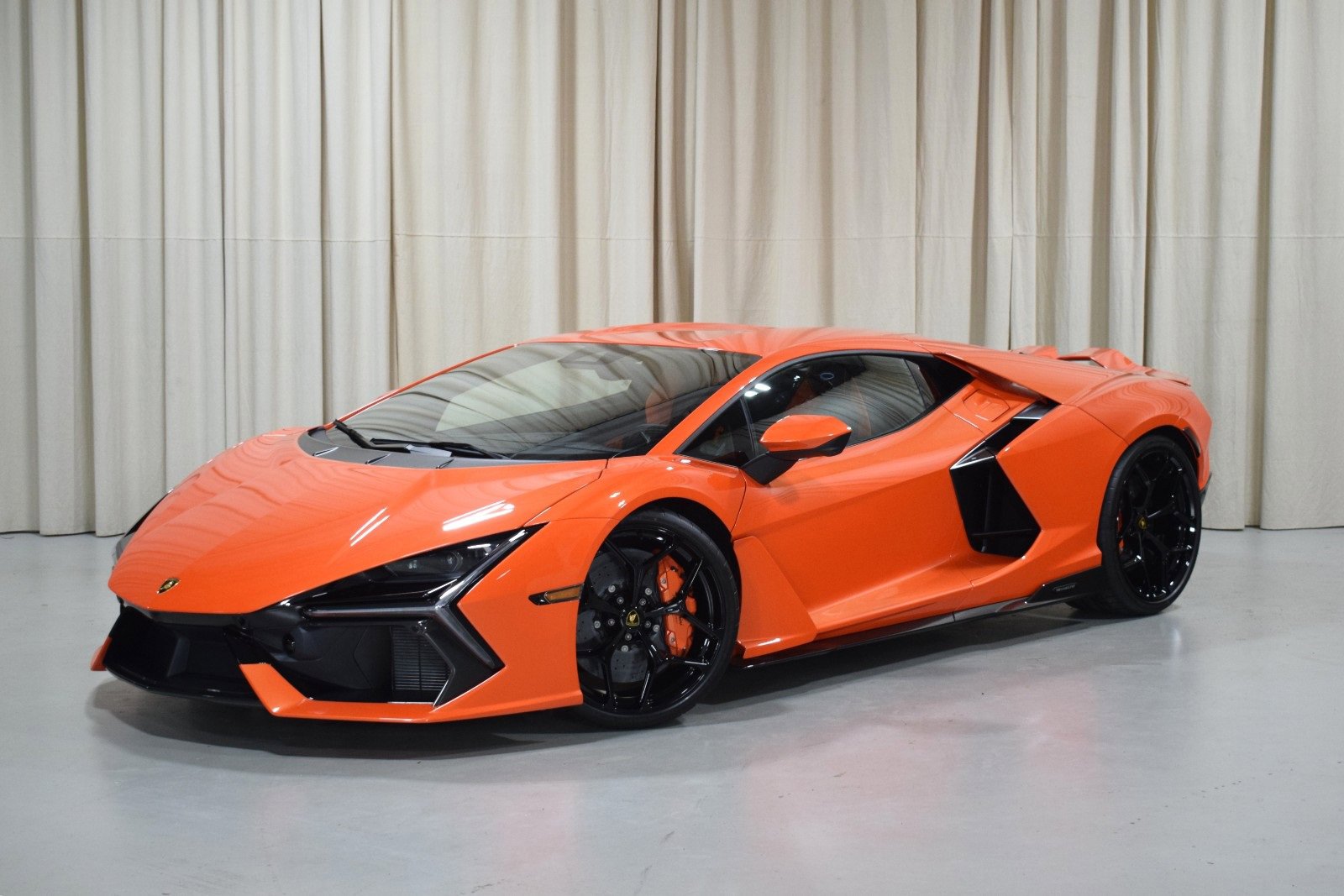 Used 2025 Lamborghini Revuelto image 1