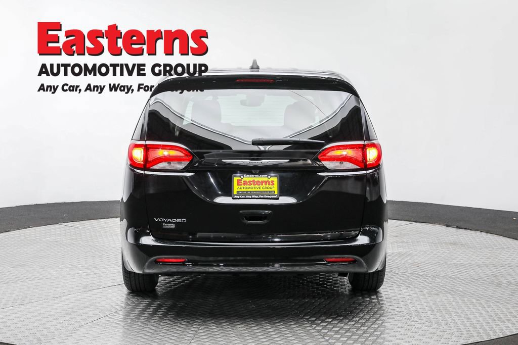 Used 2024 Chrysler Voyager LX image 6