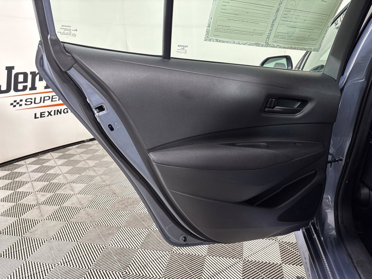 Used 2025 Toyota Corolla LE FWD image 21
