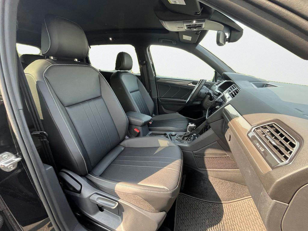 Certified 2024 Volkswagen Tiguan SE R-Line AWD/4WD image 14