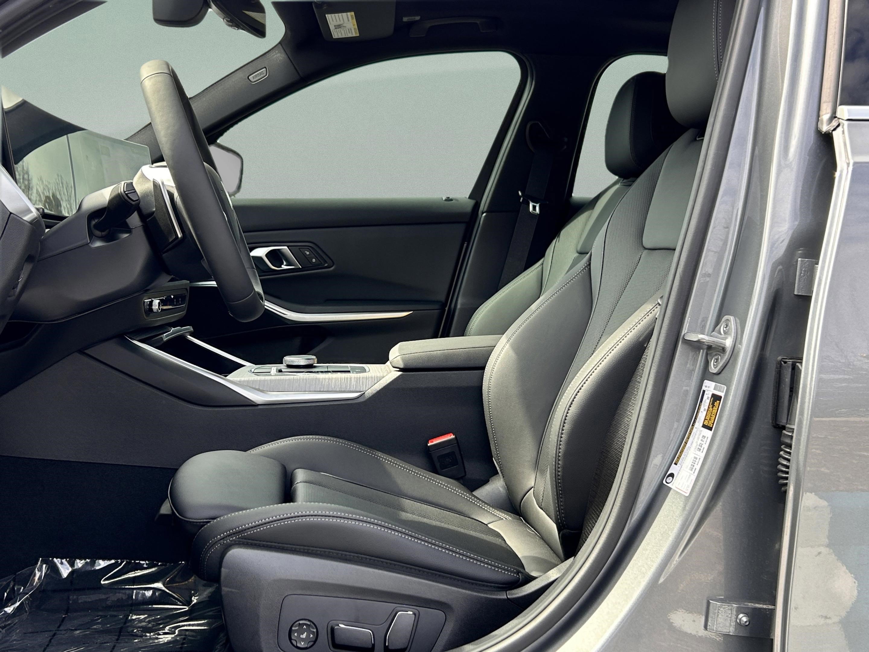 Used 2026 BMW 330i Sedan w/ Premium Package image 23