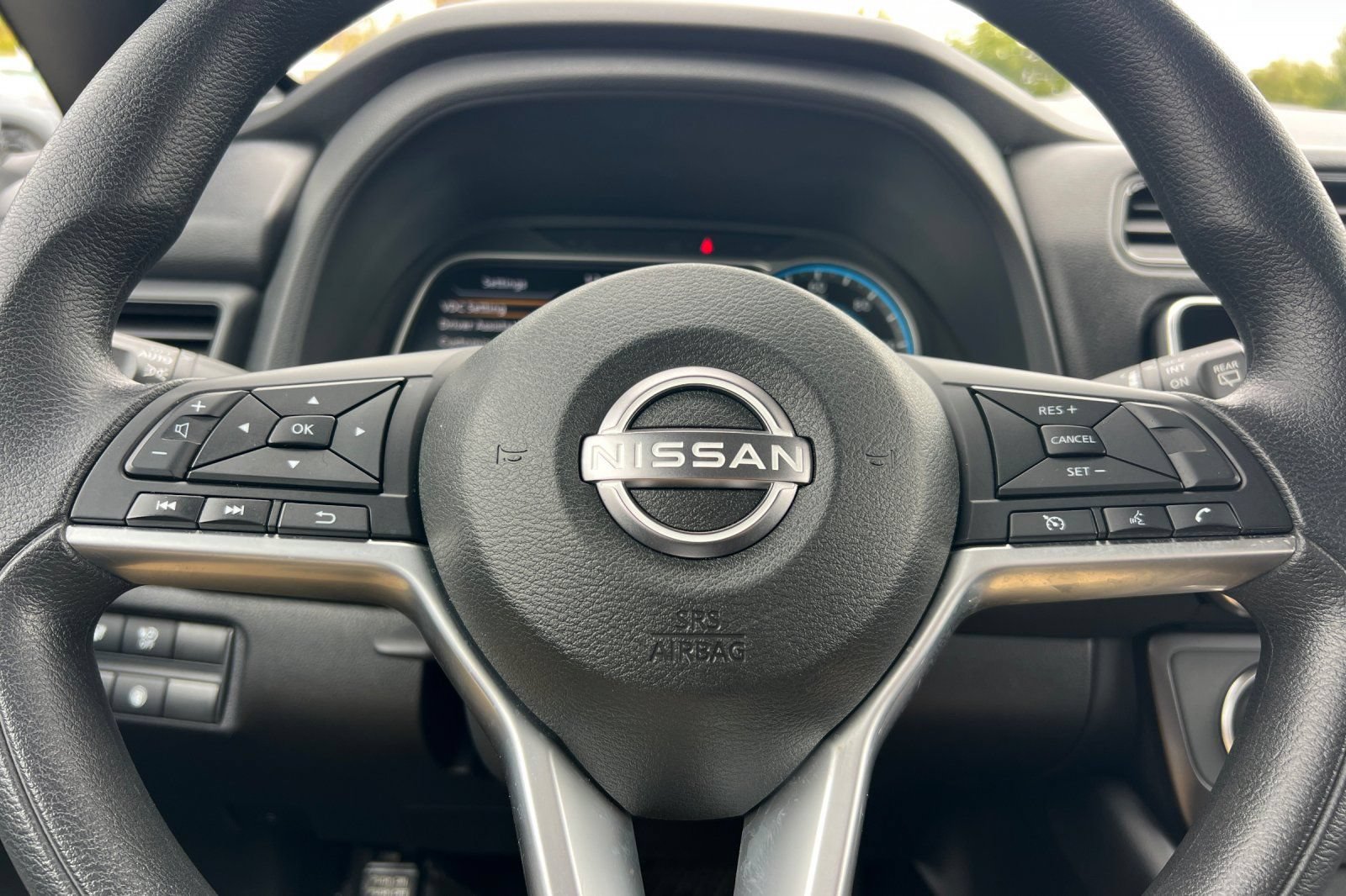 Certified 2025 Nissan Leaf S FWD image 26