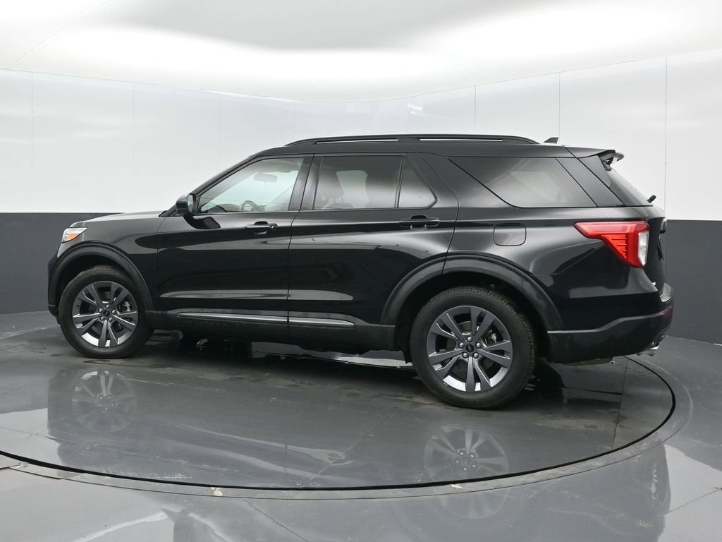 Used 2022 Ford Explorer XLT w/ Equipment Group 202A image 5