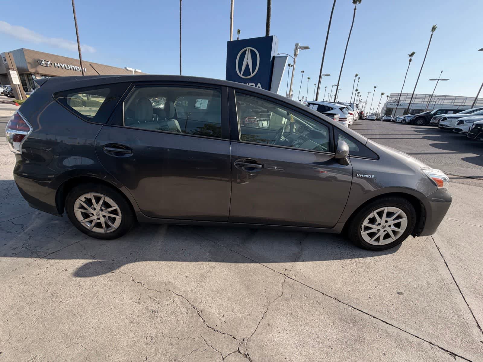 Used 2016 Toyota Prius V Four FWD image 4