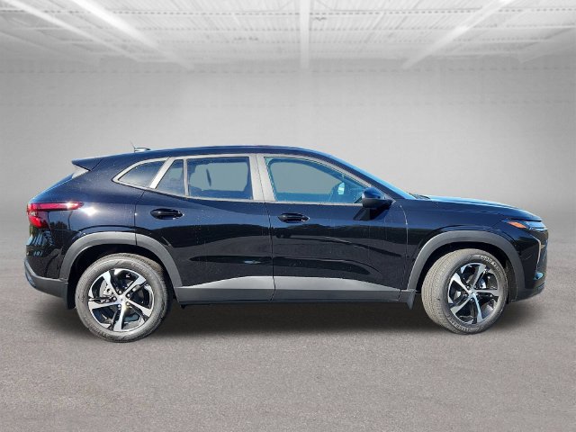 New 2026 Chevrolet Trax RS w/ Sunroof Package FWD image 8