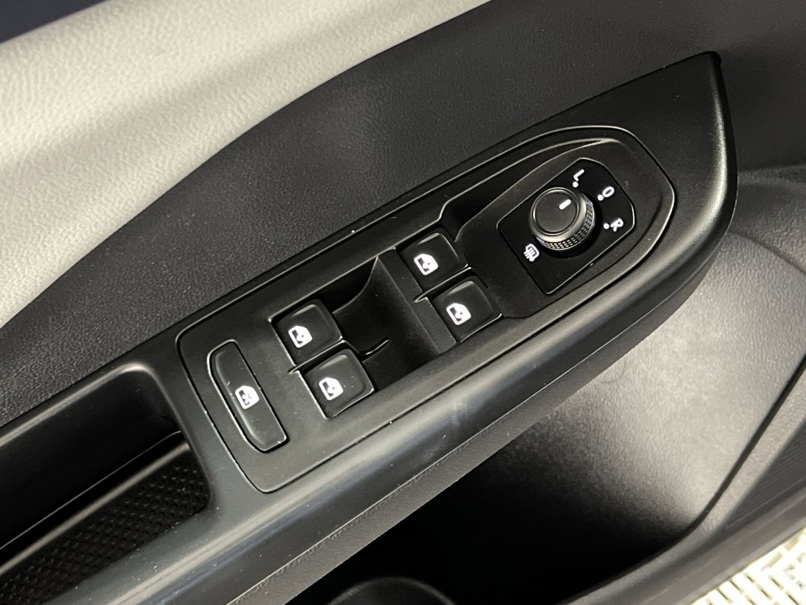 Used 2022 Volkswagen Taos SE image 13