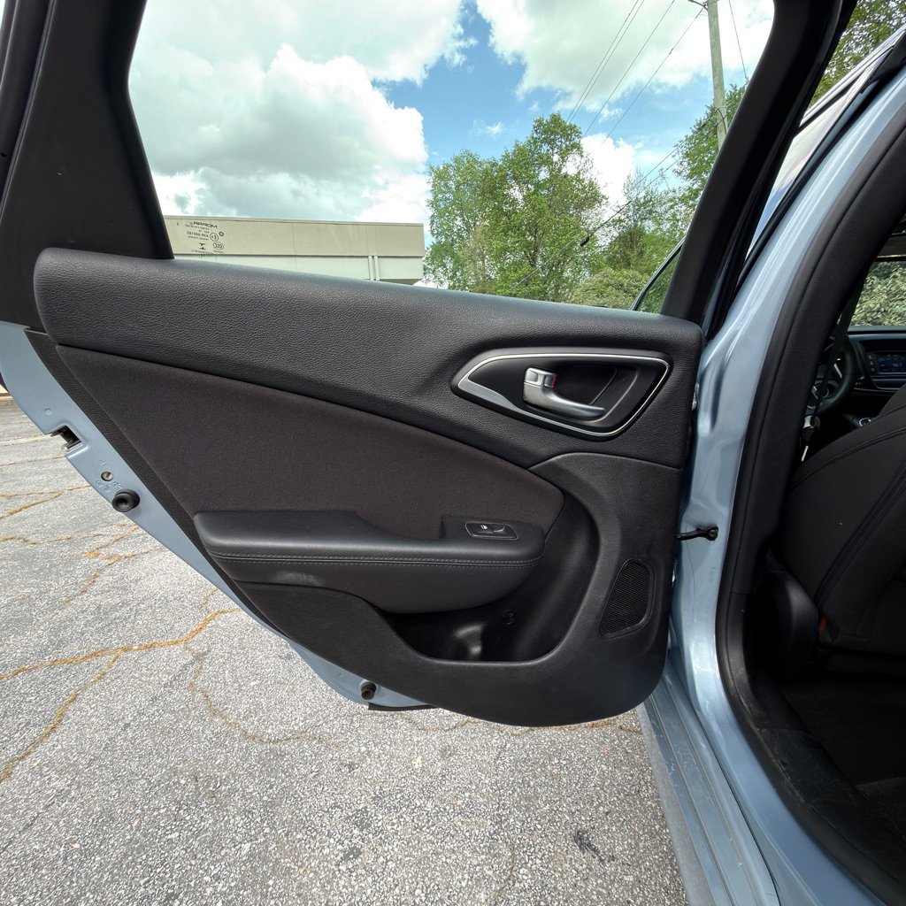 Used 2015 Chrysler 200 Limited image 13