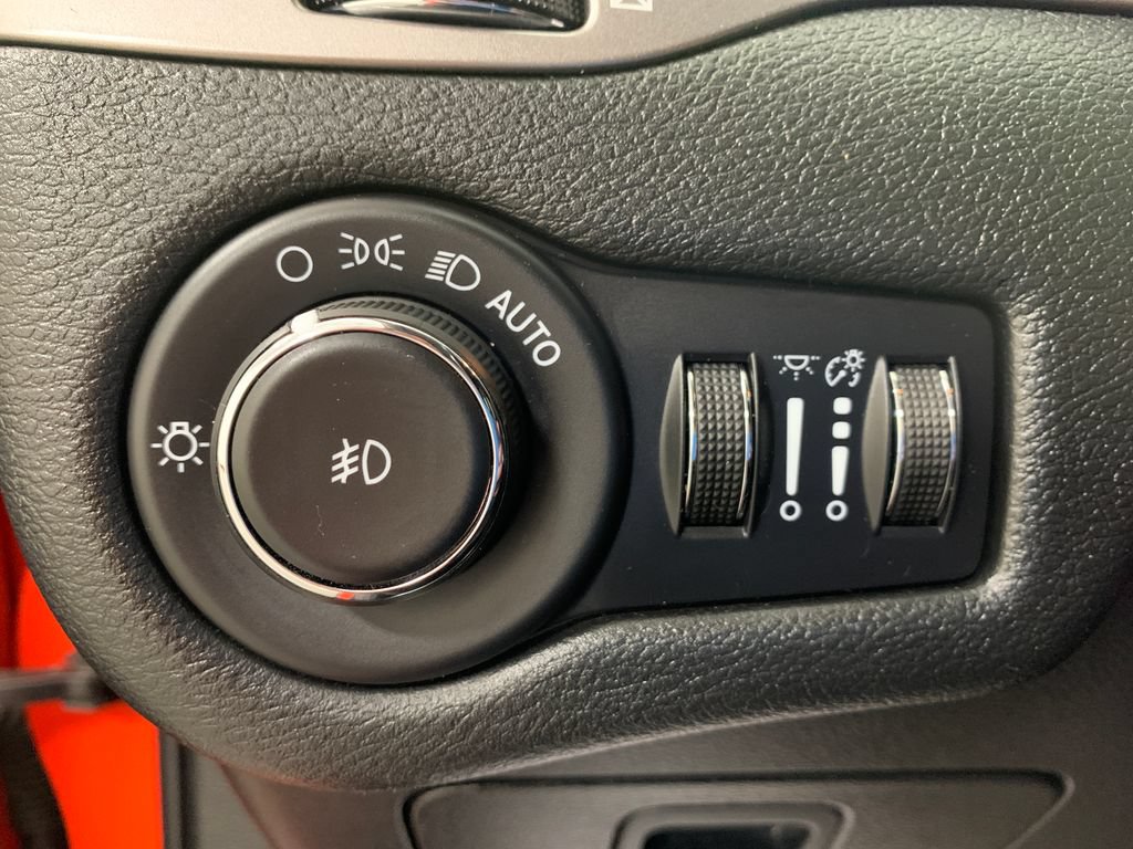 Used 2021 Jeep Cherokee Latitude Lux AWD/4WD image 15