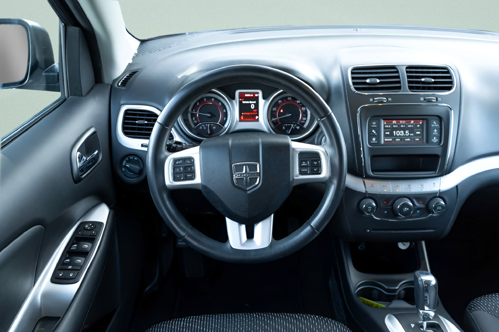 Used 2018 Dodge Journey SE w/ Connectivity Group FWD image 19