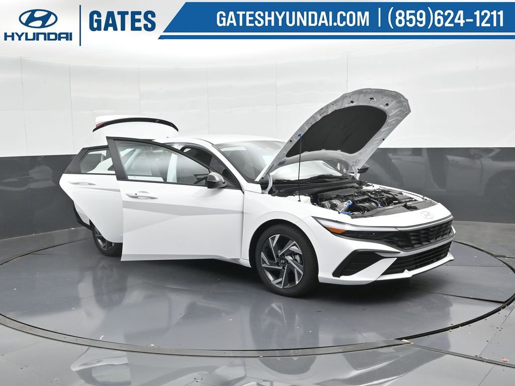 Used 2025 Hyundai Elantra Sport image 59