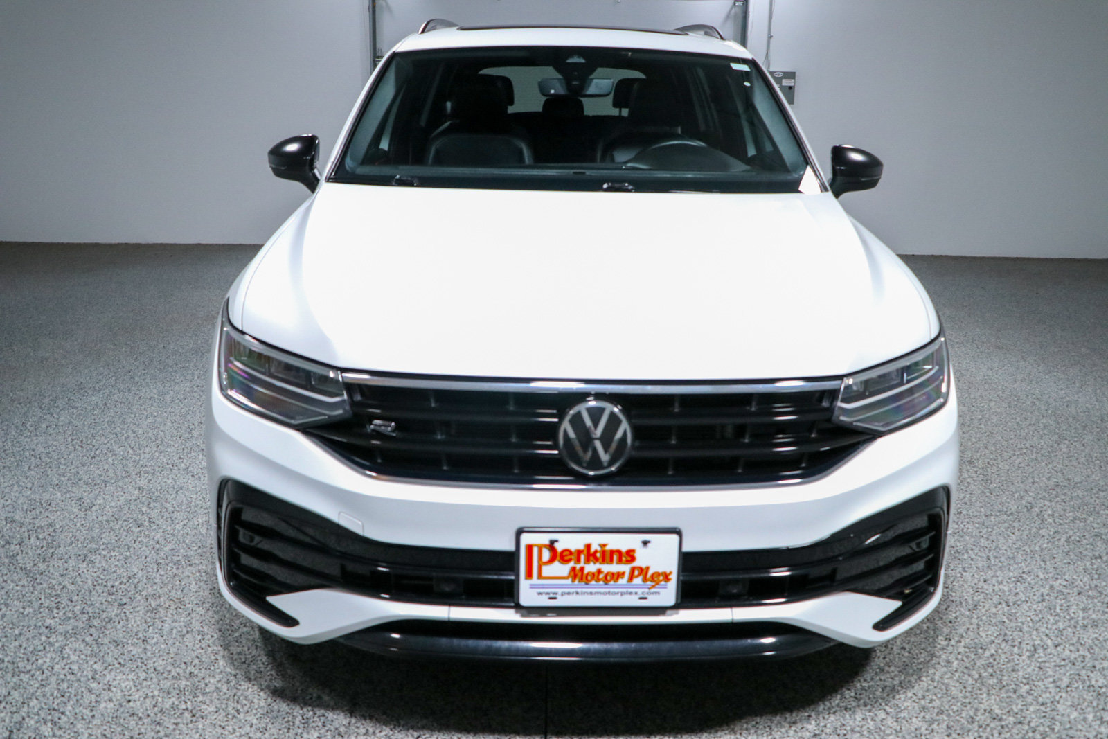 Used 2023 Volkswagen Tiguan SE R-Line AWD/4WD image 4