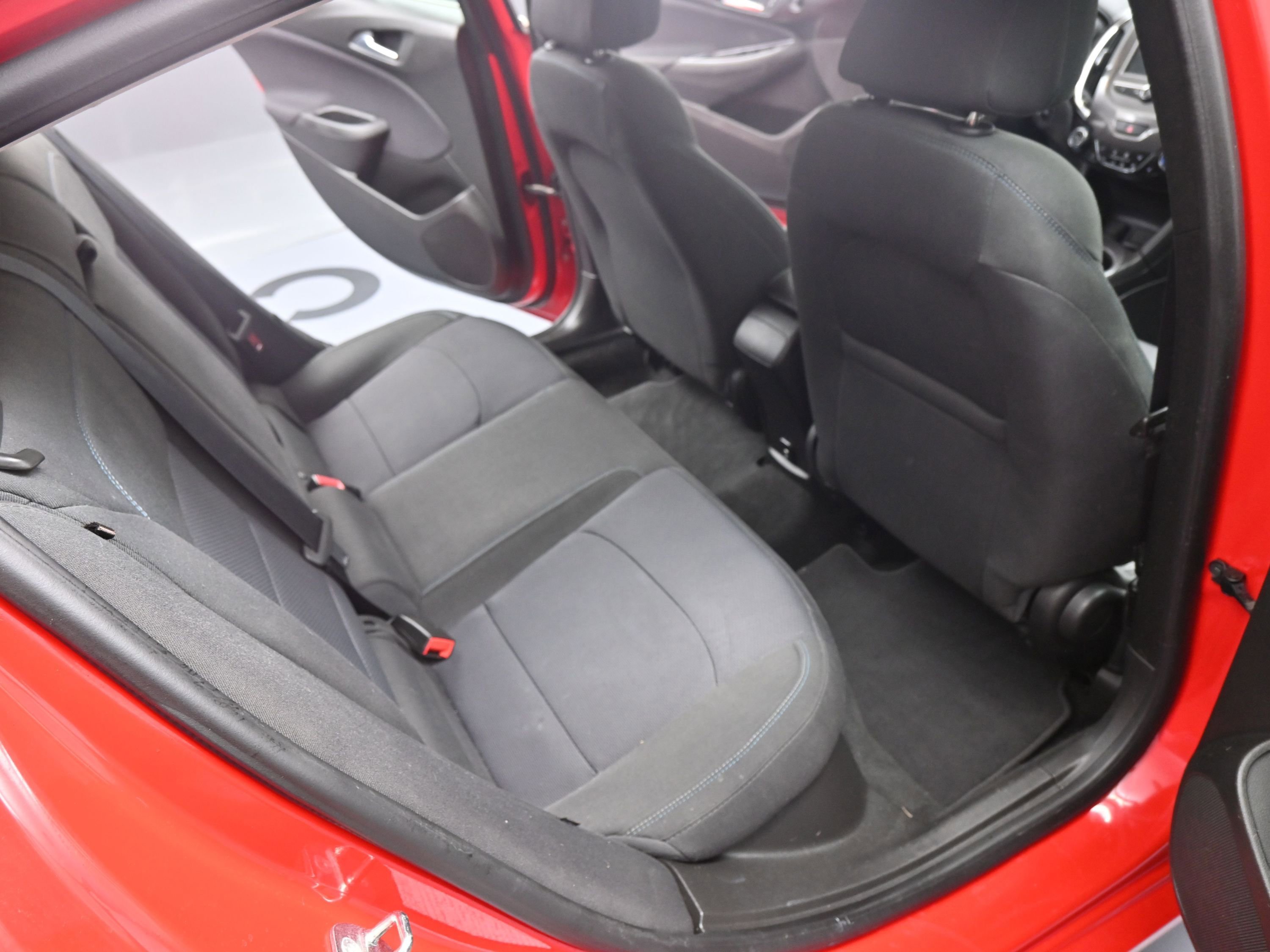 Used 2018 Chevrolet Cruze LT w/ Convenience Package FWD image 18