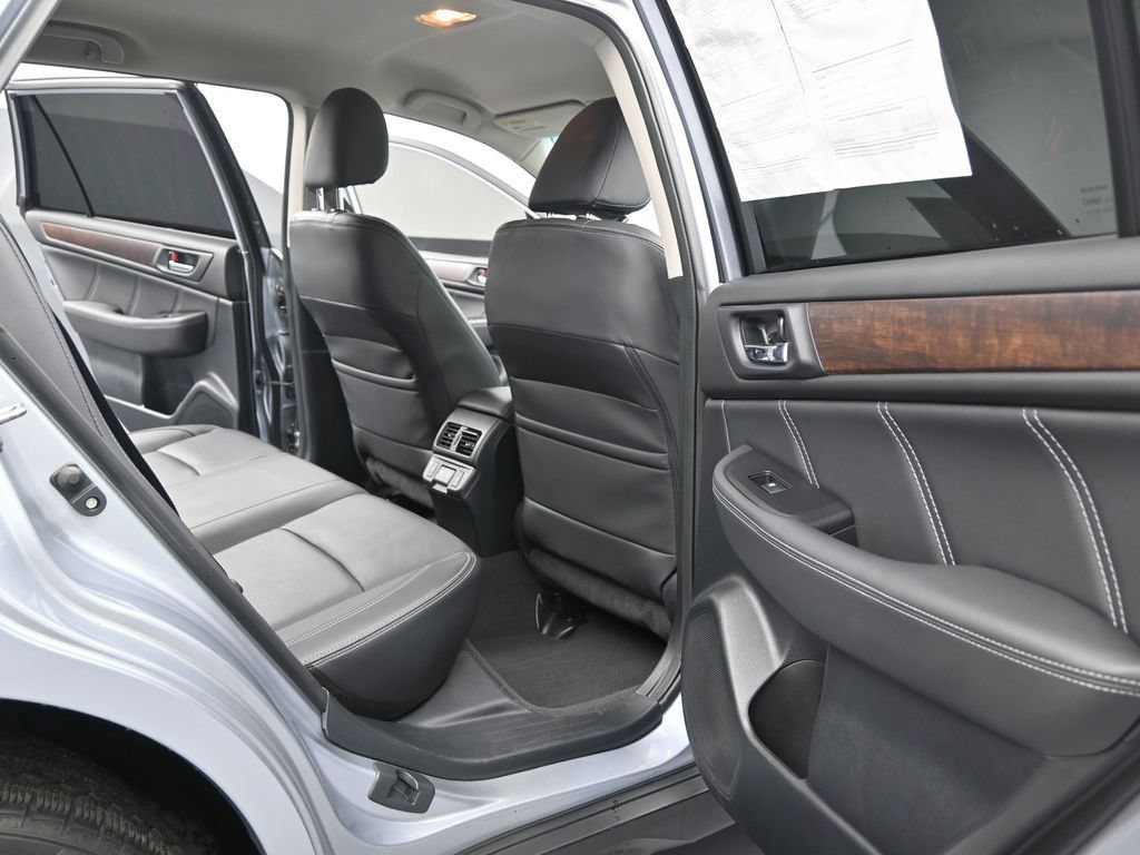 Used 2019 Subaru Outback 3.6R Limited AWD/4WD image 17