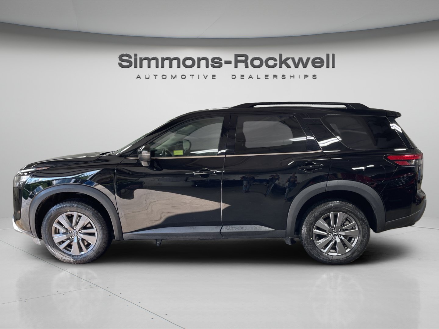 Used 2025 Nissan Pathfinder SV AWD/4WD image 2