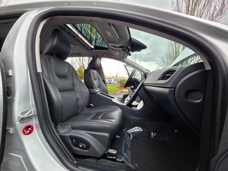 Used 2015 Volvo V60 T5 Premier image 14