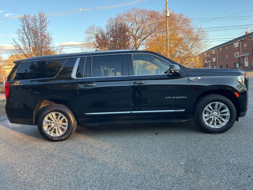 Used 2024 GMC Yukon XL SLT w/ SLT Premium Package image 6